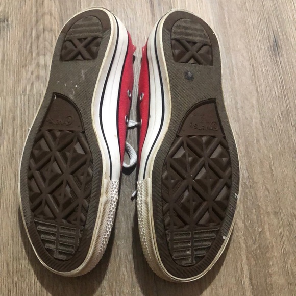 Red converse - Picture 7 of 7
